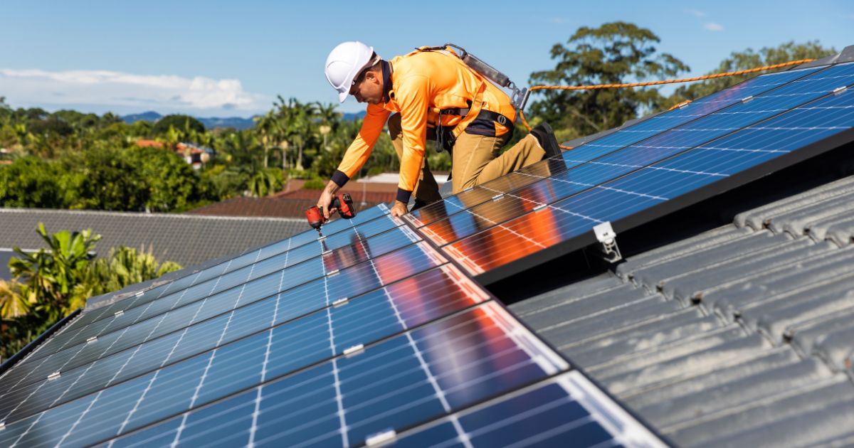 Produisez votre propre électricité grâce à l'installation de panneaux solaires !